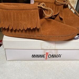 Minnetonka Tan Fringe Moccasins